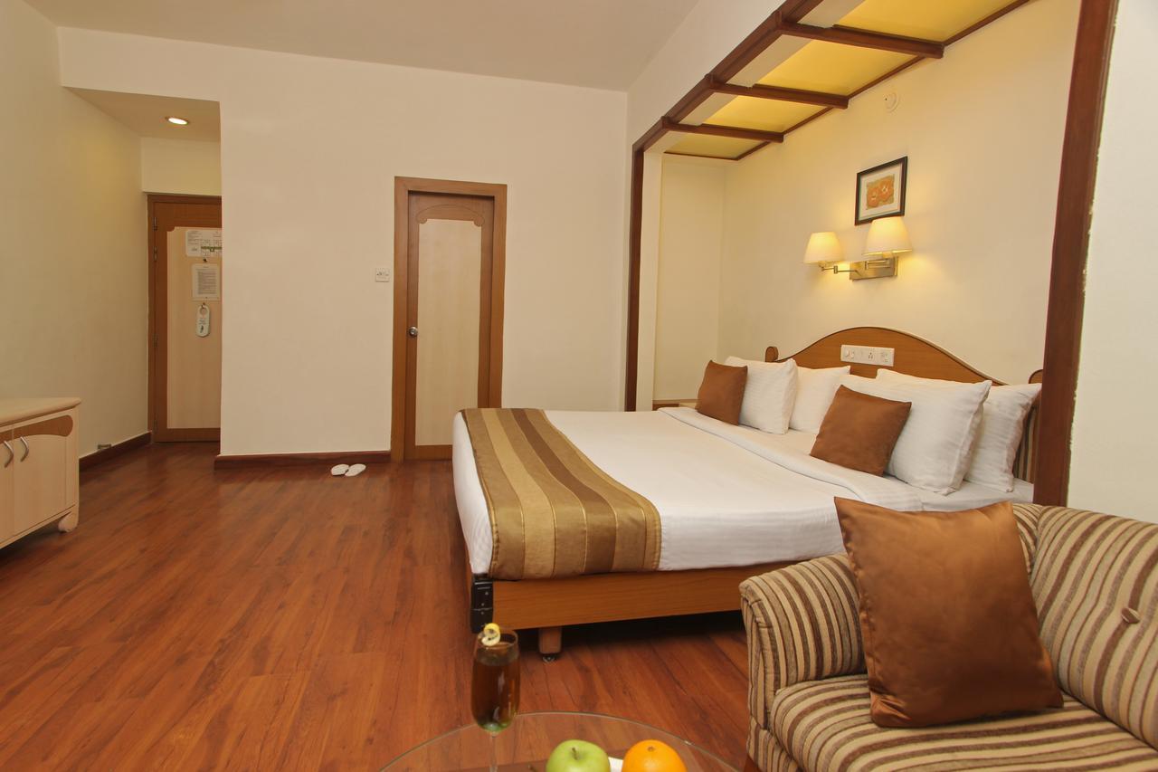 Hotel Park Central Koregaon Park Poona Buitenkant foto