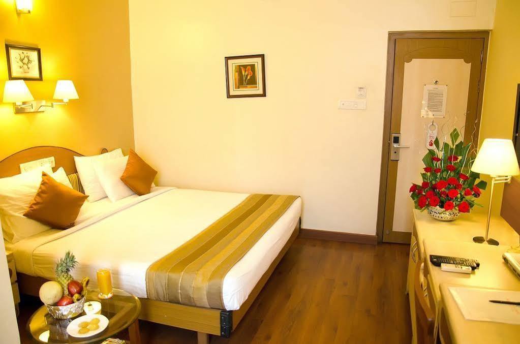 Hotel Park Central Koregaon Park Poona Buitenkant foto